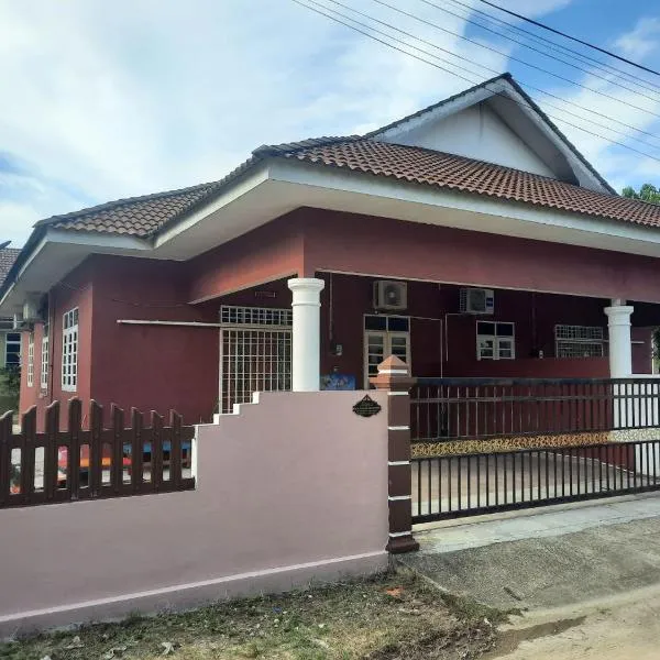 Viesnīca MUAZDIANA HOMESTAY di KUALA NERUS, GONG BADAK pilsētā Kampong Tanjong Gelam