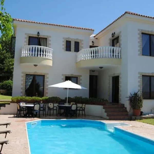 Sunray Villa - Luxury Villa with Private Pool, ξενοδοχείο στην Αργάκα