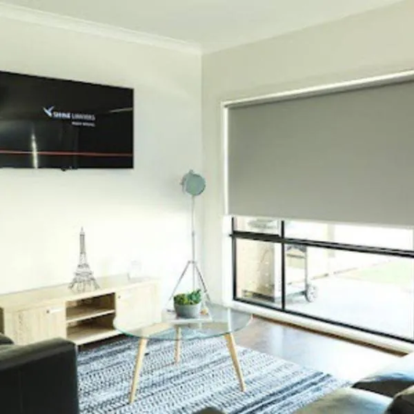 Little Bluebird Kuranjang 31min drive to MEL airport, ξενοδοχείο σε Melton