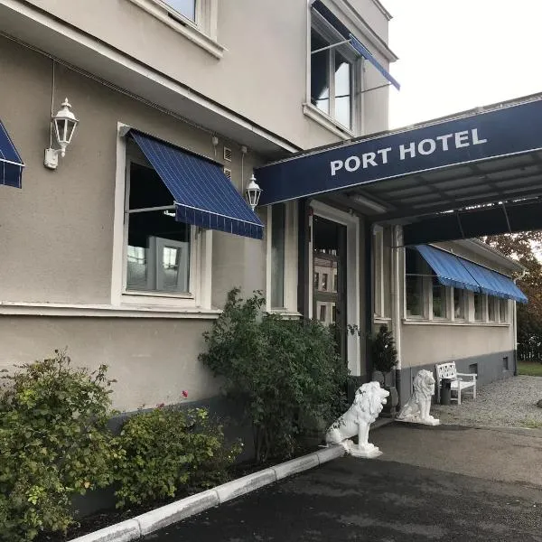 Port Hotel Apartments، فندق في كارلسهامن