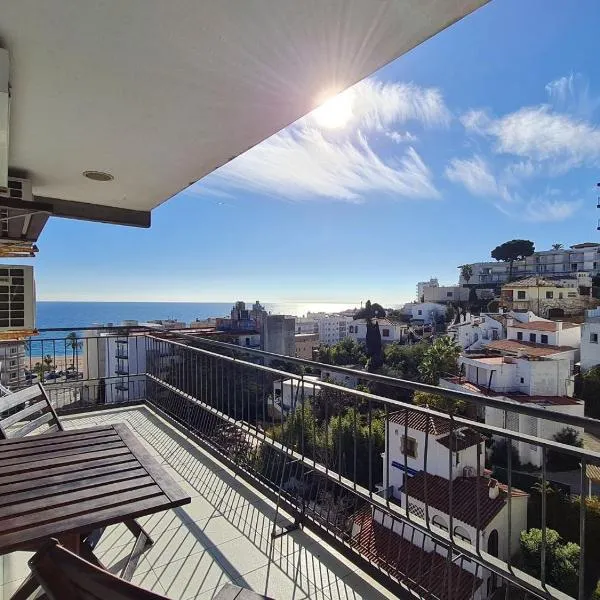 APARTAMENT PAU CASALS, 2 min walk from the sea & sea view, готель у Льорет-де-Мар