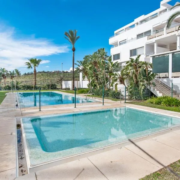 Penthouse in La Cala de Mijas with rooftop terrace and 3 community pools – hotel w mieście La Cala de Mijas