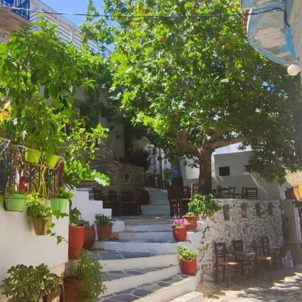 Fasolas square studio 15m2 is located 30 stairs up from the main road and it is in the old market fasolas and next to the museums, hotel v destinaci Filótion