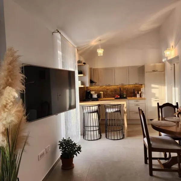 Apartments Mary, hotel in Novigrad Istria