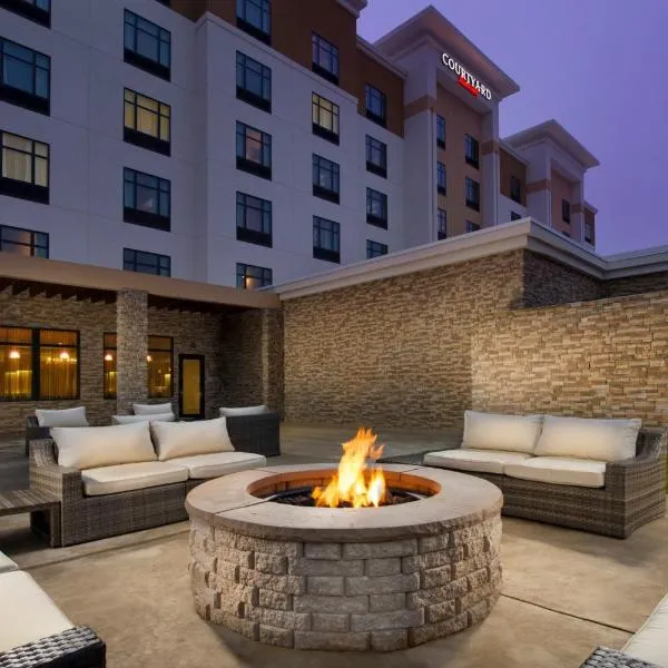 Courtyard by Marriott Dallas DFW Airport North/Grapevine, хотел в Грейпвайн