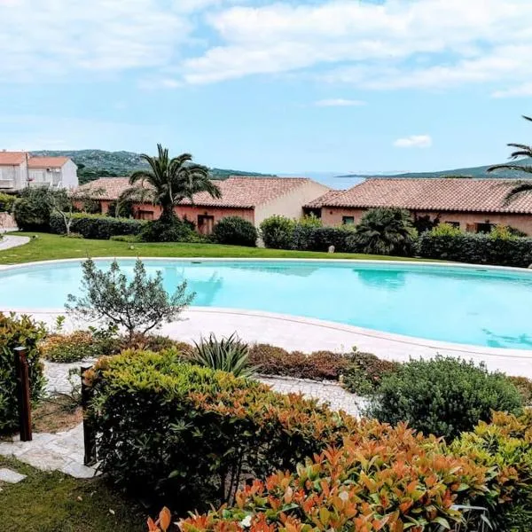Boutique Apartment no 24 with Sea View and large Pool, Hotel in Porto Pozzo