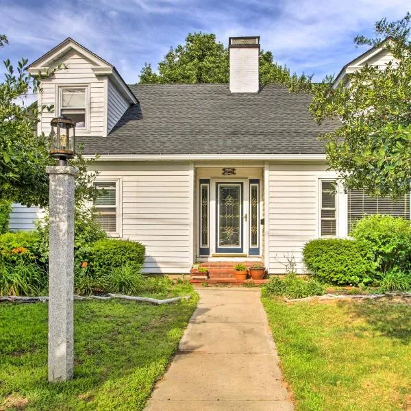 Walk to Beach Maine Home with Hot Tub and Deck!, khách sạn ở Old Orchard Beach