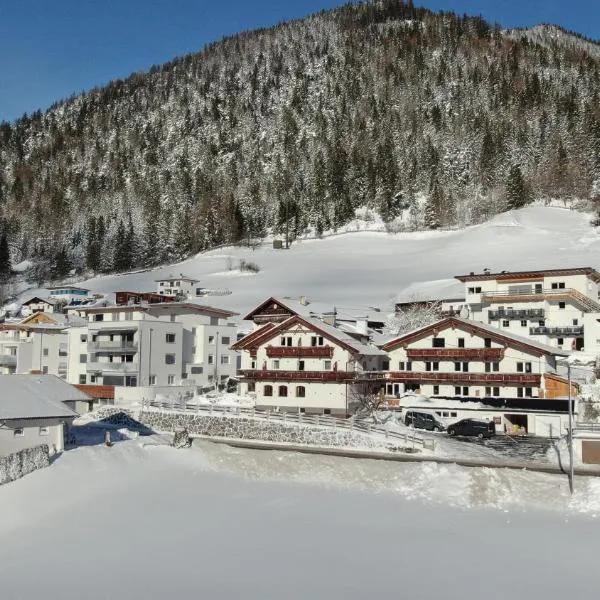 Alpen Gasthof Apartments Hohe Burg, hotel v destinaci Trins
