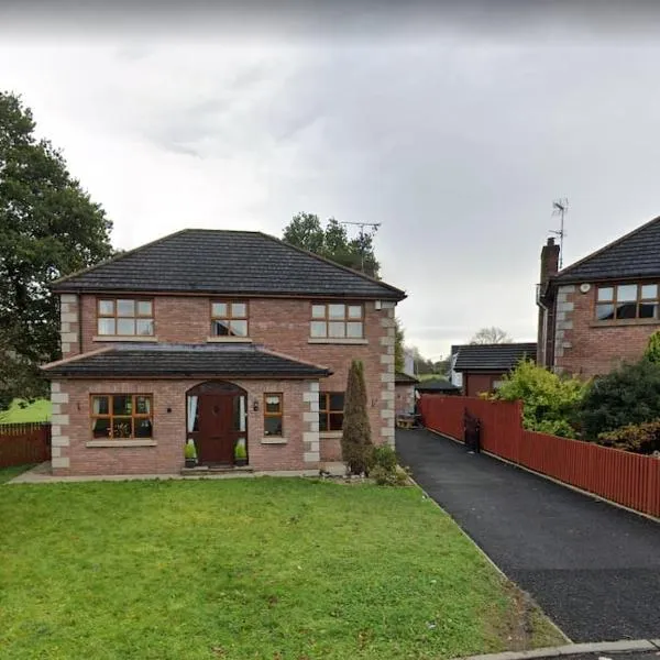 Large private detached home, hotel din Dungiven