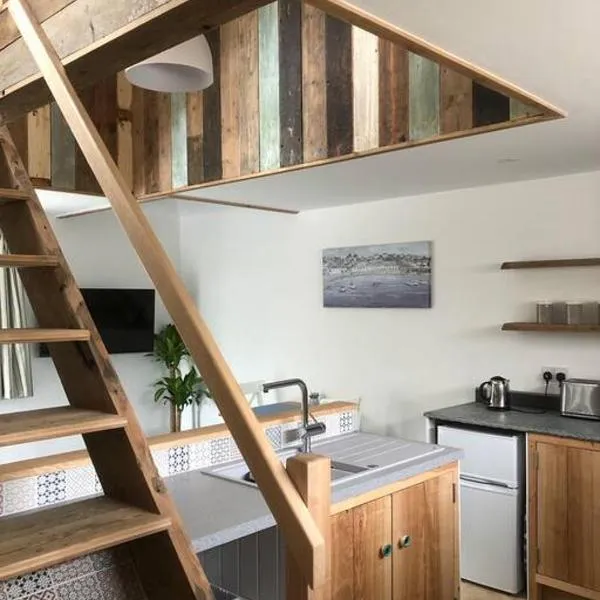 Cosy Rustic Annex in quiet Cornwall Village, hotel di Saint Wenn