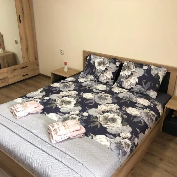 Luxury apartment 2 Free Underground Secure Parking, hotel in Pazardzhik