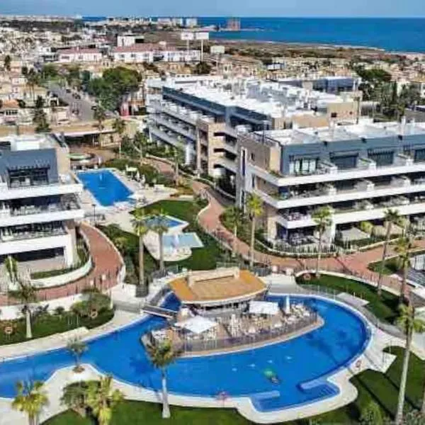 오리우엘라 코스타에 위치한 호텔 Penthouse 2-Rooms with Private Jacuzzi in the Solarium