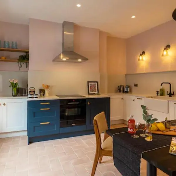 Luxury & Location! Bakewell Georgian Townhouse - 'The Haywood', hotel in Bakewell