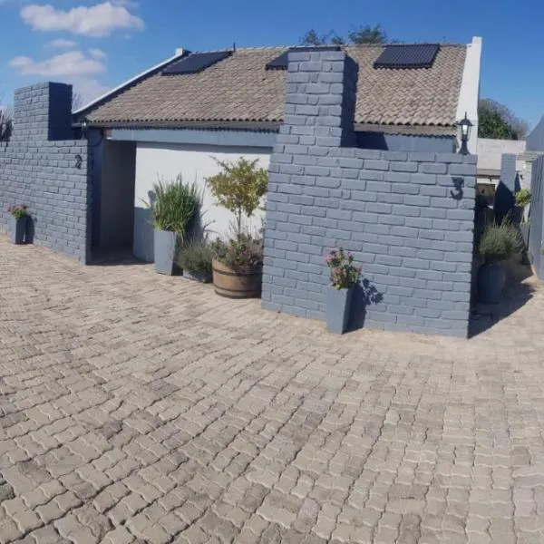 Sheilas Self-Catering Overnight Accommodation, hotel in Polokwane