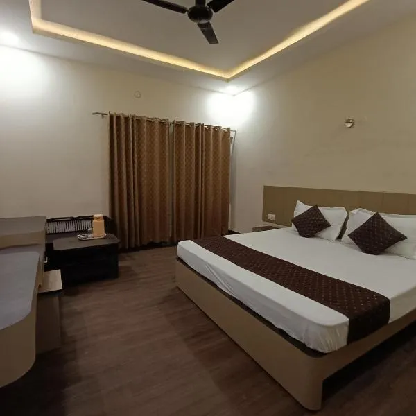 Hotel Padmini International- Sigra, хотел в Kakarmatha
