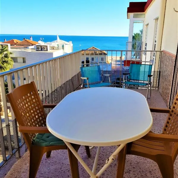 Spacious apartment in Tavernes de la Valldigna with sea view, hotel v destinácii El Brosquil