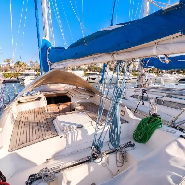 Voilier de 12m à Quai Port Canto, hotel v Cannes