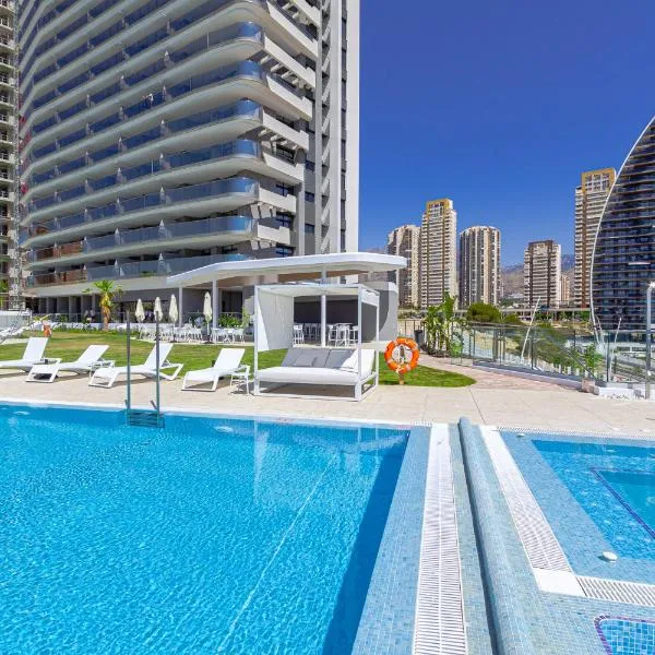 SUNSET CLIFFS sea & sky apartments, hotel en Benidorm