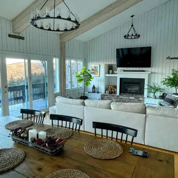 Amazing View Retreat Home, hotel di Campton