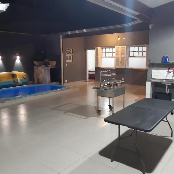 Casa com piscina, confortável e ótima localização - Foto 5