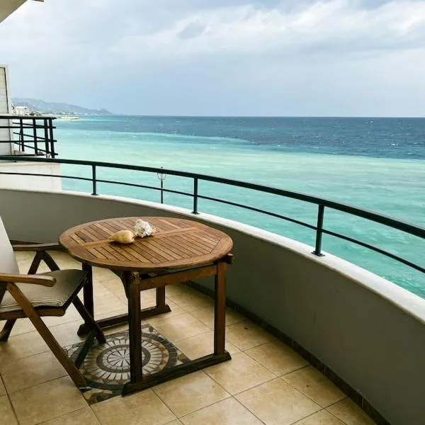 BLUE CAVE LUXURY MAISONETTE View to the Corinthian Sea, hotel en Káto Pitsá