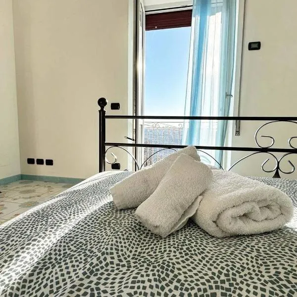 Apartment with panoramic terrace on Amalfi Coast: Pianillo'da bir otel