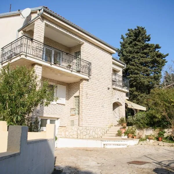 Villa Claudia Beach Apartment, hotel v destinaci Premantura