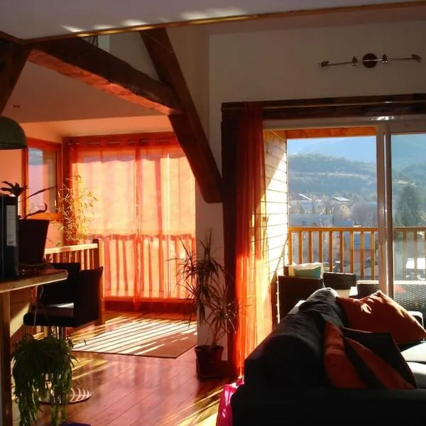 Appart T3 de charme sous les toits Jausiers 6 pers – hotel w mieście Jausiers