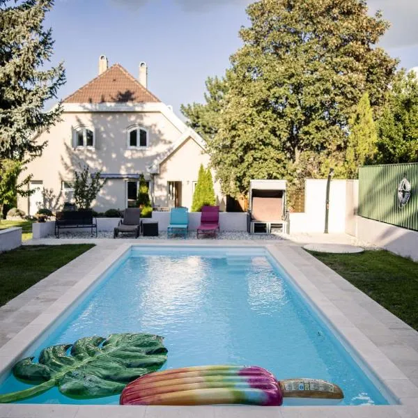 Manor Apartments, Csopak – hotel w mieście Csopak