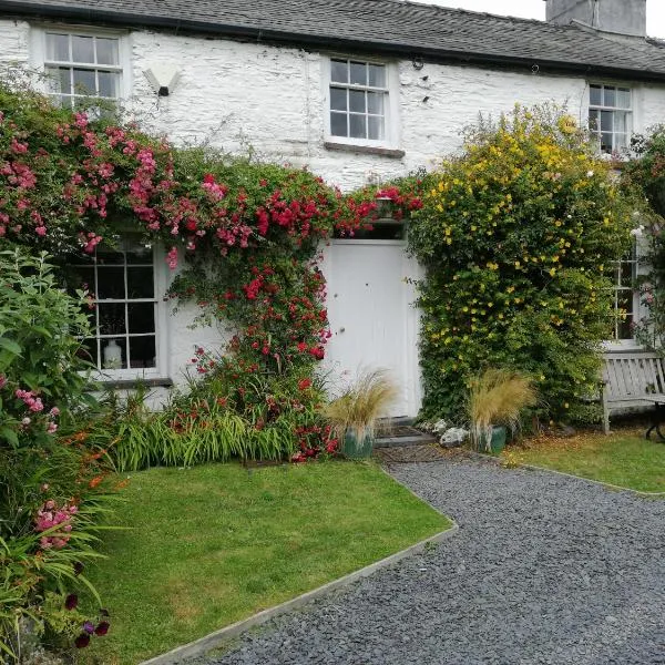 Glan y Morfa Welsh farmhouse overlooking Dyfi Estuary Rated 4 star Visit Wales, hotel u gradu 'Pennal'