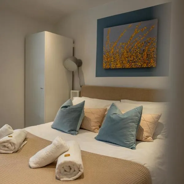 Town Street Apartment, hotel in Marple