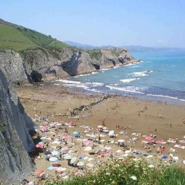 APARTAMENTO DANAE centro ESS00359, hotell sihtkohas Zumaia