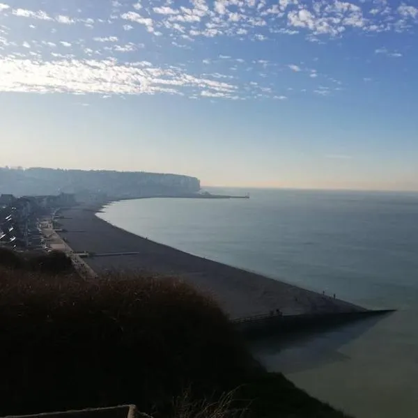 100m plage- 4 Chambres-quartier classé *bleu-mers*，位于梅尔·莱斯·拜恩斯的酒店