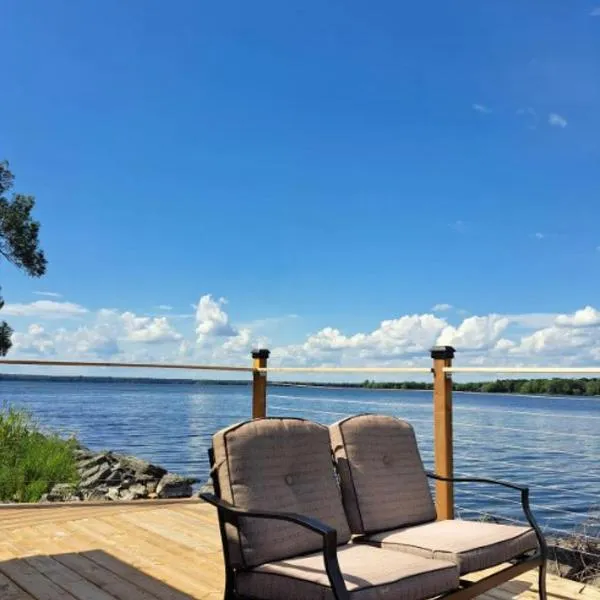 Lakefront house with Firepit, hotel Napanee-ben