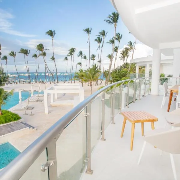 Destination Jelly / Playa Coral Condo, hotel in Punta Cana