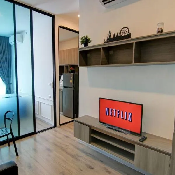 New Condo, Hi-Speed Wi-Fi, Gym Pool, near Lam Sali MRT, hotel a Bangkok