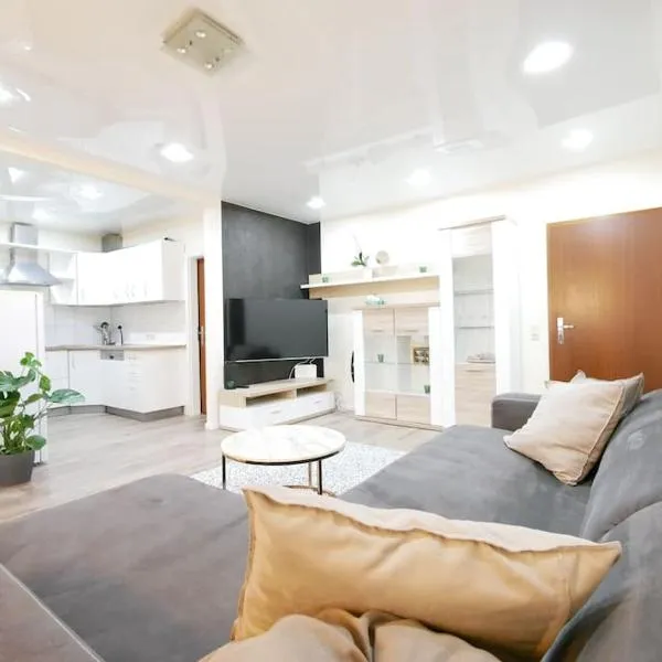61 m2 Erdgeschosswohnung mit eigenem Parkplatz vorm Haus, Hotel in Osnabrück