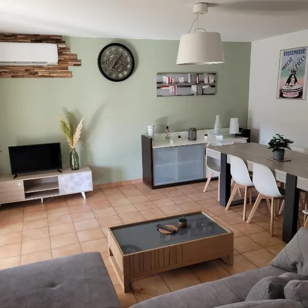 Maison individuelle 90m2 avec véranda et piscine, hotel di Roquemaure