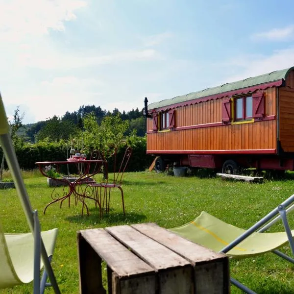 La Roulotte de la Fay, hotel in Saint-Léger-sous-la-Bussière