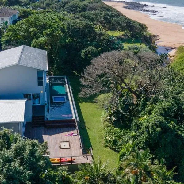 Splash Rock Beachfront Villa, hotel in Umtentweni