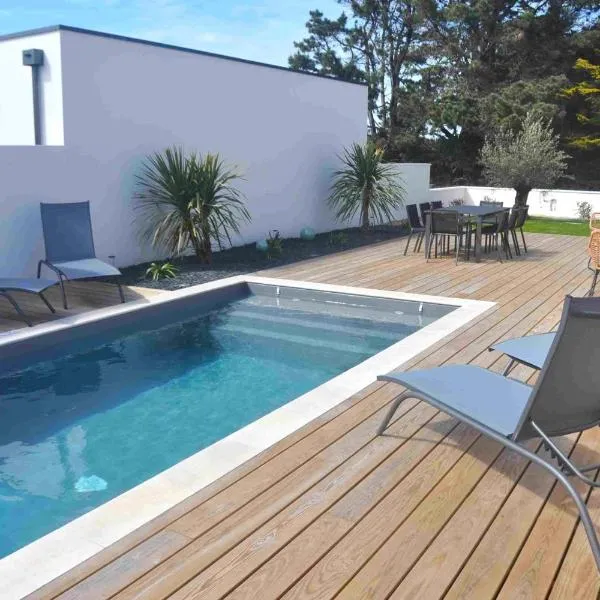 Villa Rosemonde with swimming pool, hotel v destinácii Brétignolles-sur-Mer