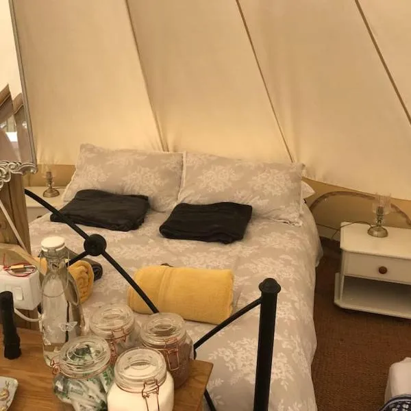 Cox Hill Glamping Badger, hotell sihtkohas Truro