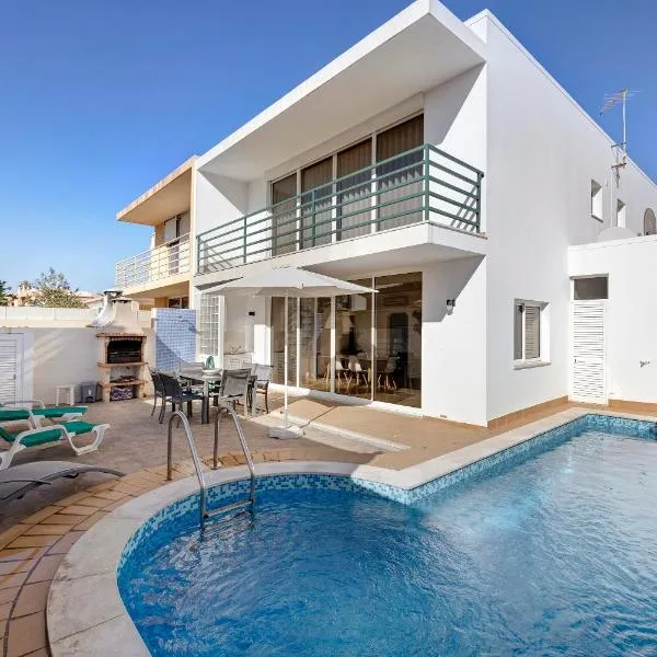 Lagos Beach Pool Villa, hotel v destinaci Lagos