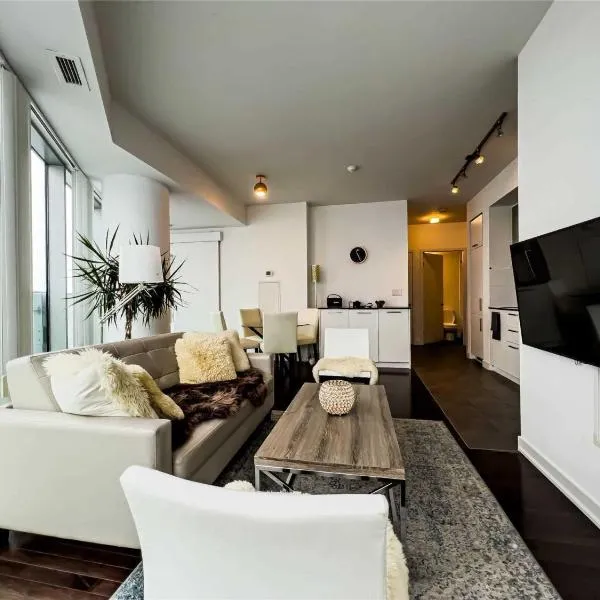 Luxury Condo in the Heart of Toronto - Next to Scotiabank Arena, hotel v Torontu