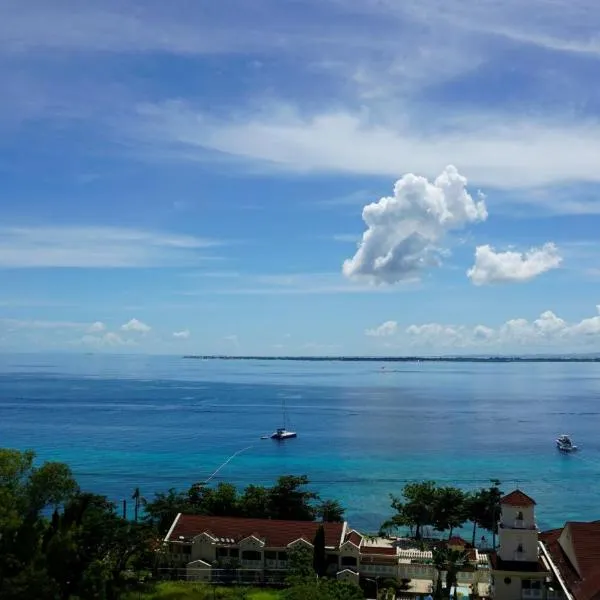 La Mirada Deluxe Suites with Oceanview, hotel in Mactan
