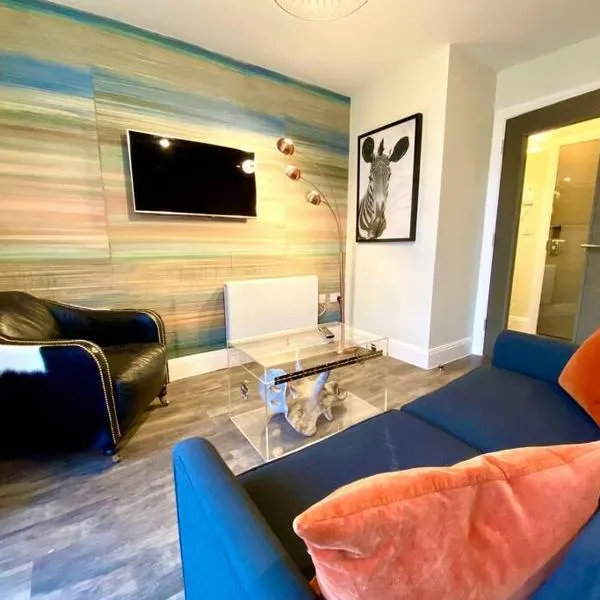 Stylish Apartment - 1 Minute walk to Poole Quay - Great Location - Free Parking - Fast WiFi - Smart TV - Newly decorated - sleeps up to 2! Close to Poole & Bournemouth & Sandbanks, khách sạn ở Poole