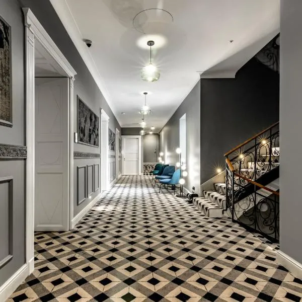 Palatinus Boutique Hotel, отель в Пече