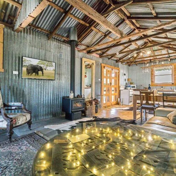 The Shearing Shed - Boutique Farm Stay، فندق في كورا