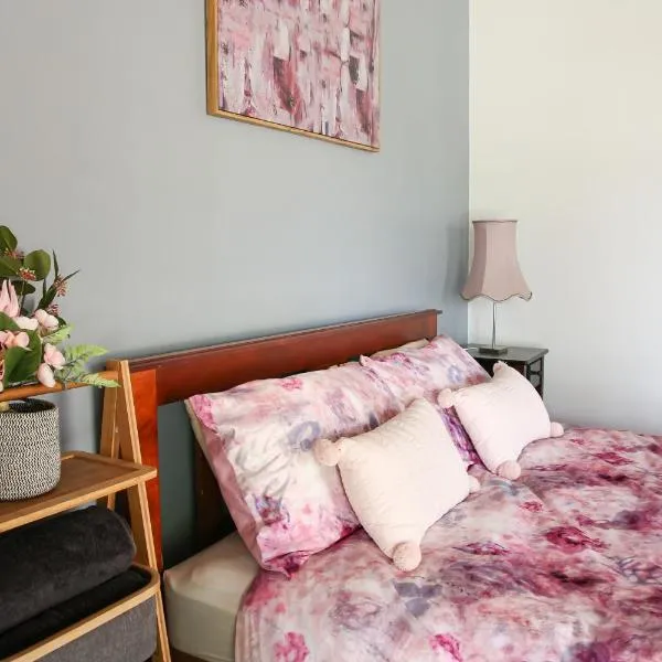 Jardine Lodge - Can sleep 22!, hotel v destinaci Corryong