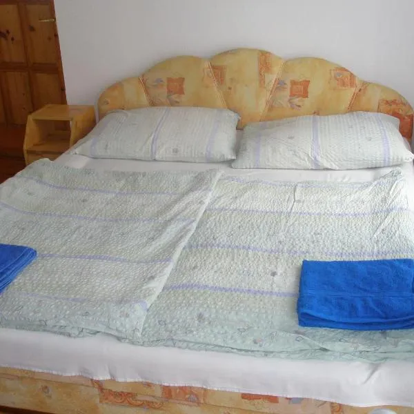 Fenyő Panzió, hotel v destinaci Makó
